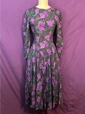 Vintage 80s Purple Paisley Floral Long Sleeve Midi Dress. Size S.
